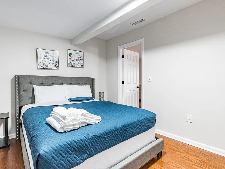 110 Jordan Ln — Photo 22