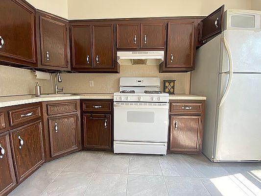 2nd image of 3229 38th St #2
