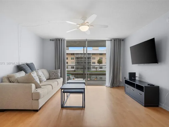 3551 NE 169th St APT 212, North Miami Beach, FL 33160