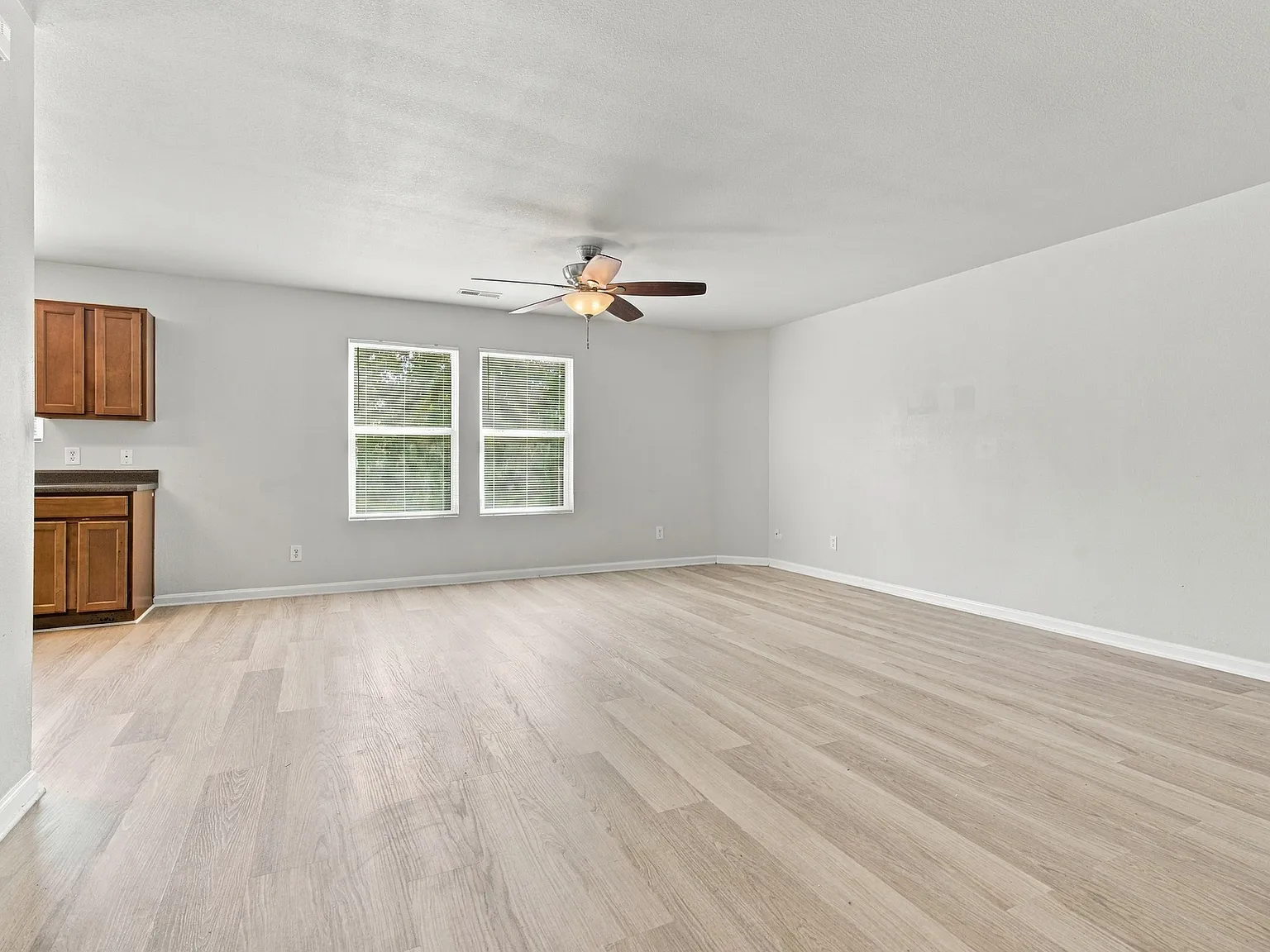 4 bed, 2548 sqft, $1,800 — Photo 4