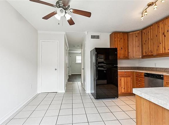 5th image of 904 Saint Julien Dr #B