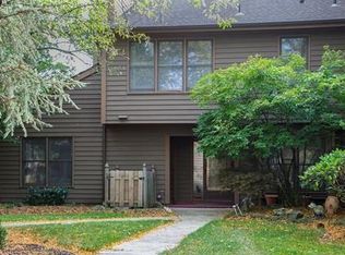 141 Maplewood Ct, Edison, NJ 08820