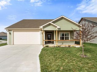 1210 NE White Oaks Ln, Oak Grove, MO 64075