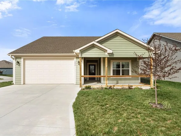 1210 NE White Oaks Ln, Oak Grove, MO 64075