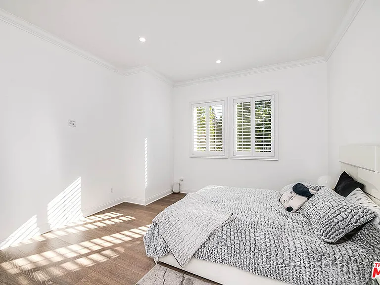 4222 Woodman Ave — Photo 29