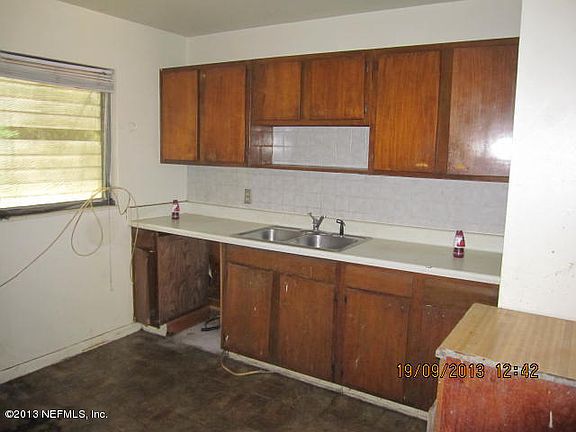 5th image of 2406 W Lourdes Dr