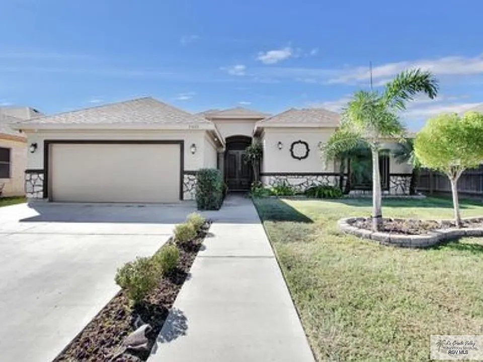 7323 Burr Oak Loop