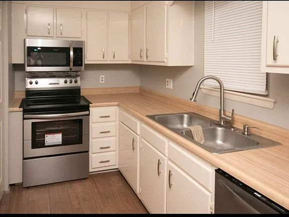 5th image of 6211 Thornwood Dr