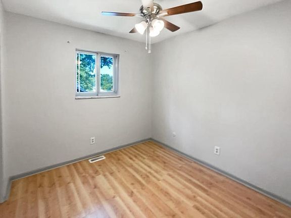 3rd image of 3246 Southwest Dr #2