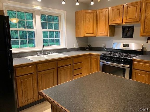 3rd image of 103 Standish Dr
