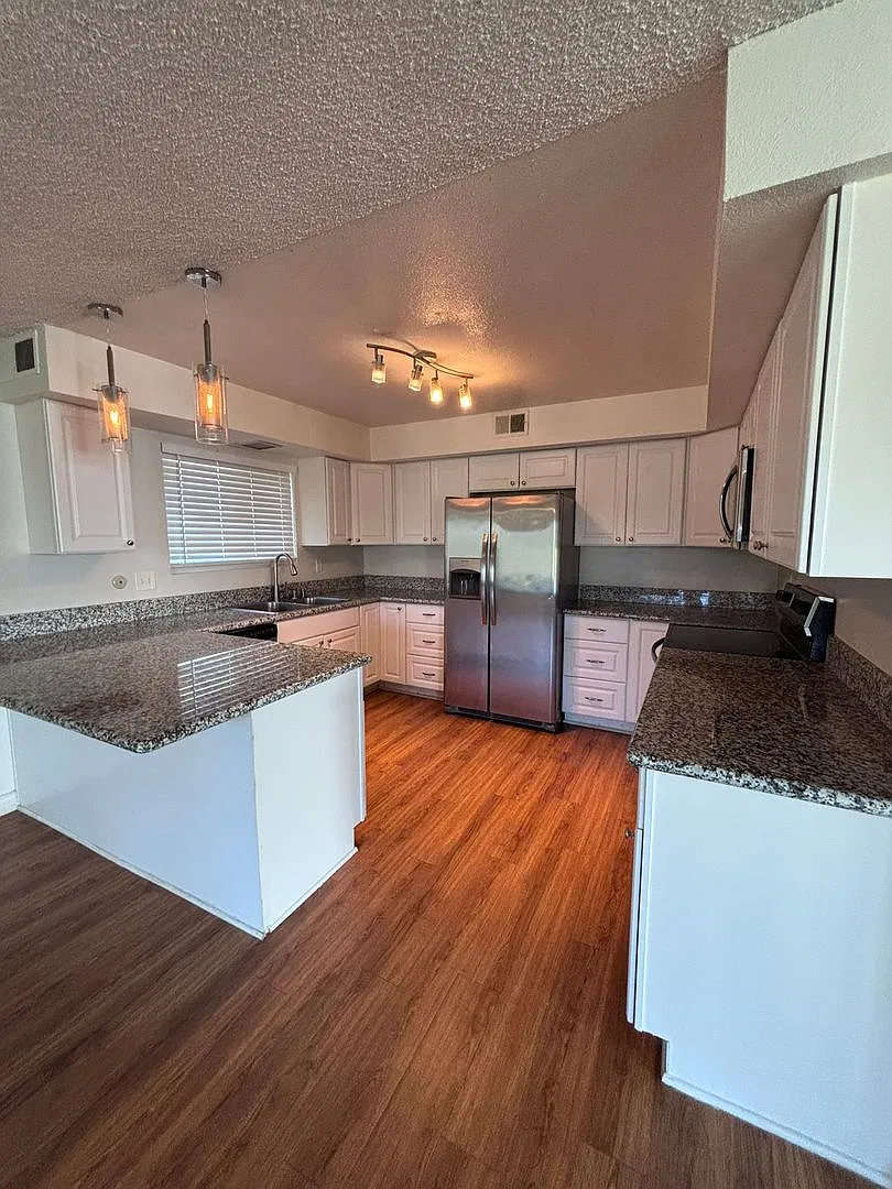 4541 Contour Blvd. — Photo 2