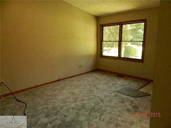 2nd image of 2192 Park Ln