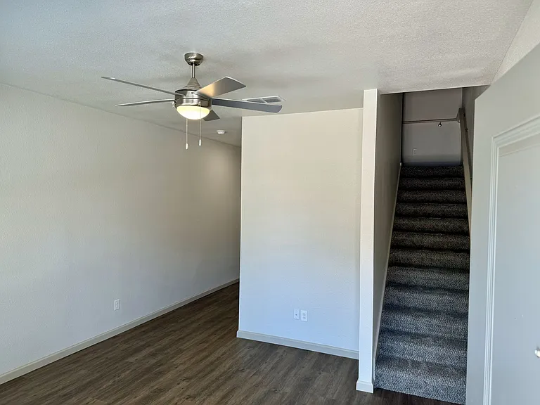 1513 N Commerce St — Photo 6
