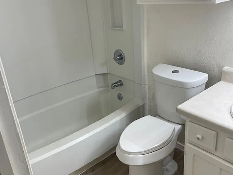 716 Woodland Ct — Photo 13