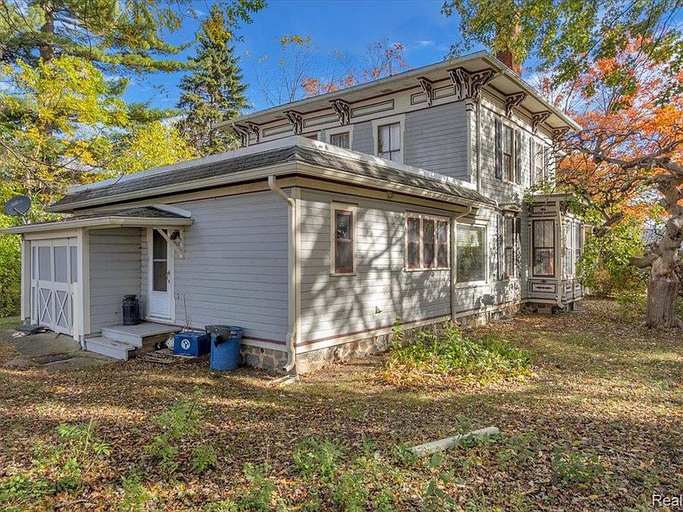 Listing photo 5