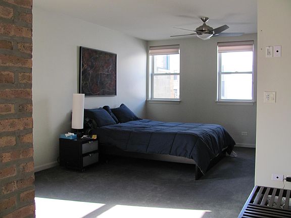 5th image of 2943 N Lincoln Ave APT 205