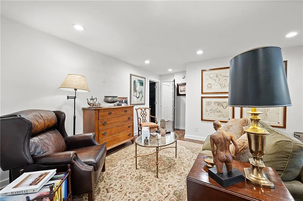 2 bed, 1.0 bath, 1100 sqft, $2,200 — Photo 4