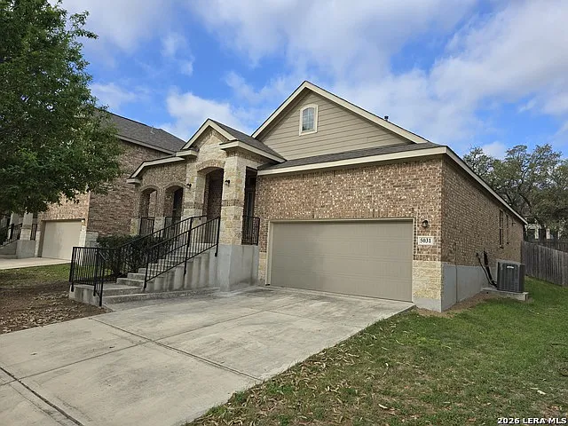 3 bed, 2.0 bath, 1840 sqft, $2,000 — Photo 3