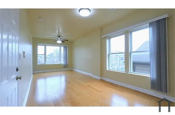 Building Photo - 1645 S Homan Ave #2F