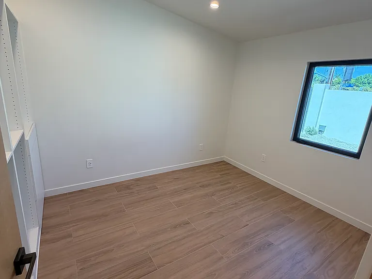 6249 Corbin Ave — Photo 9
