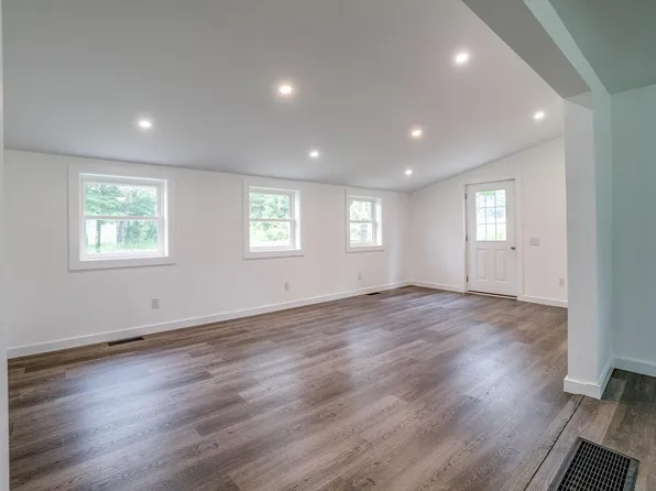4158 Comstock Rd, Penn Yan, NY 14527