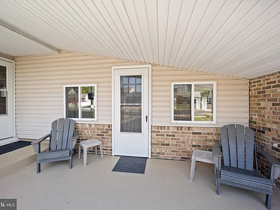 2nd image of 264 Goldenridge Dr