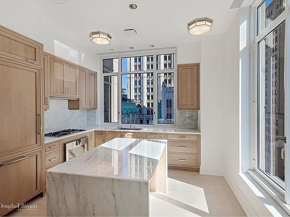 5th image of 30 Park Pl APT 44D