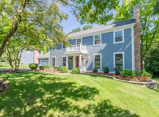 42W212 Ravine Dr, Saint Charles, IL 60175
