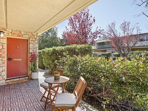 4th image of 786 University Ave