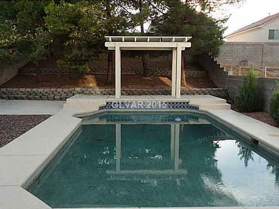2nd image of 913 Seabury Hill Ct