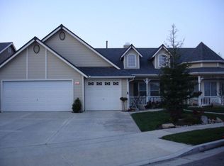281 W Warwick Ave, Clovis, CA 93619