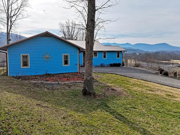 5192 Pine Crest Rd, Young Harris, GA 30582