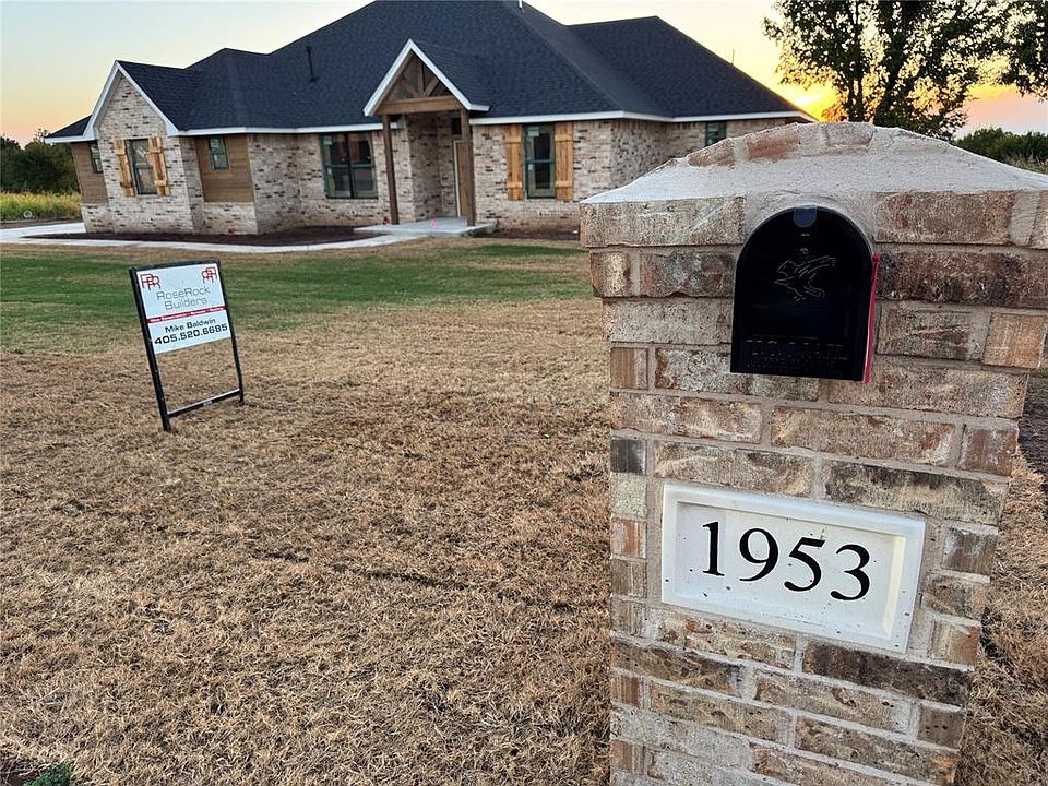 2nd image of 1953 Castle Dr