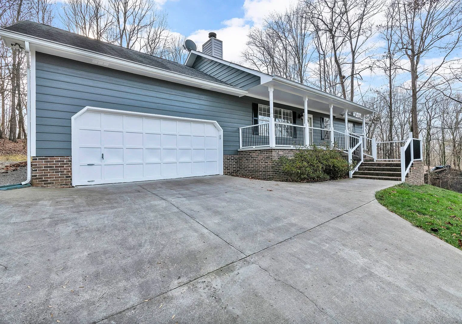 3 bed, 2.0 bath, 1420 sqft, $2,400 — Photo 2