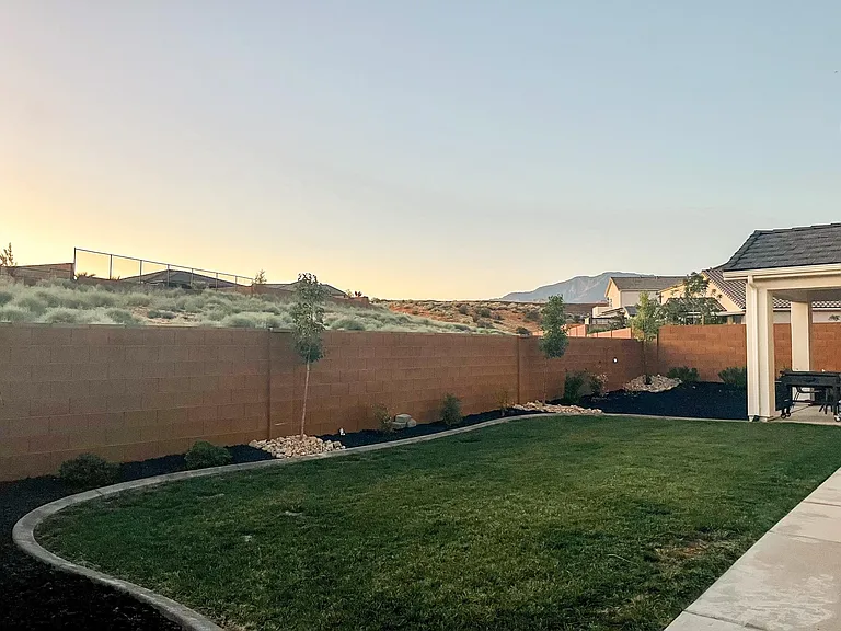 649 N Sandy Talus Dr — Photo 2