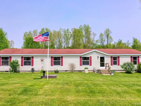 49 Elmwood Rd, Fostoria, MI 48435