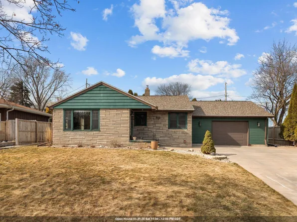 406 Elm St, Combined Locks, WI 54113