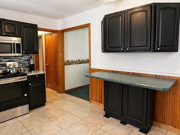 3rd image of 21 Ryan Cir