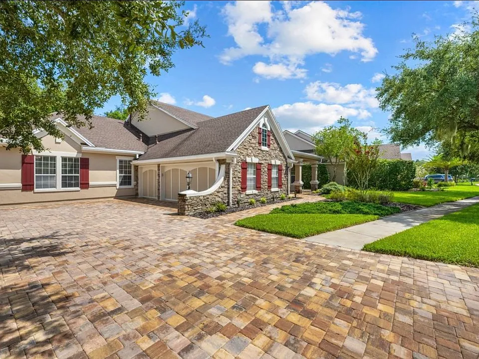 144 La Mesa Dr