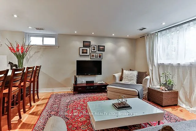 25 Love Cres #LOWER — Photo 3