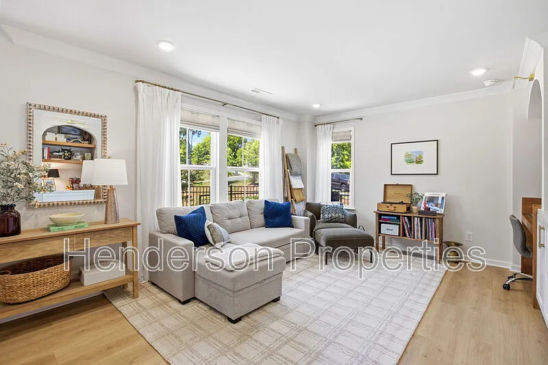 3 bed, 3.5 bath, 2940 sqft, $3,800 — Photo 4