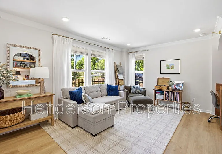 3008 Oak Landing Dr — Photo 4