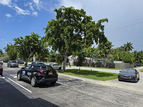 5th image of 1431 S 14th Ave APT 217