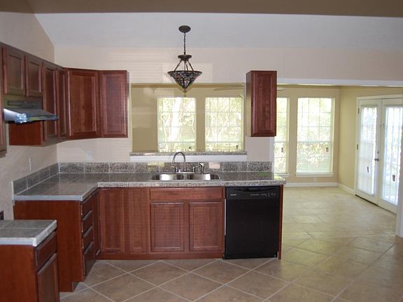 4th image of 2820 Canary Ct