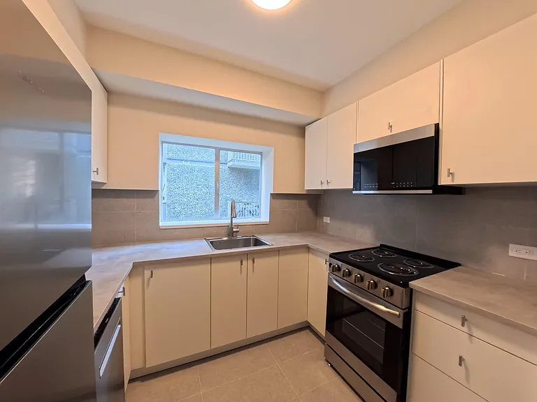 1540 Haro St #2B — Photo 6