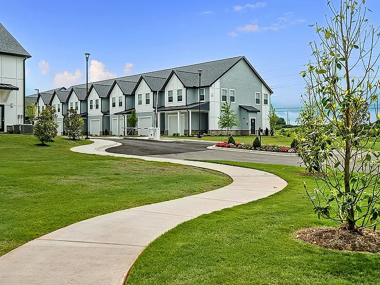 Brio Parc Apartments & Townhomes — Photo 64