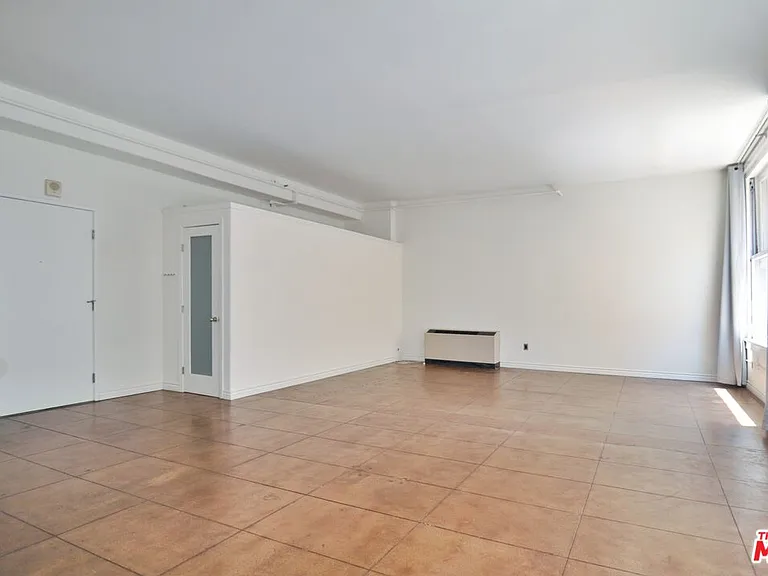 215 W 7th St #307 — Photo 4