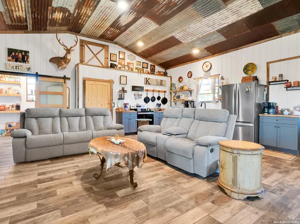 125 Valencia, Kerrville, TX 78028