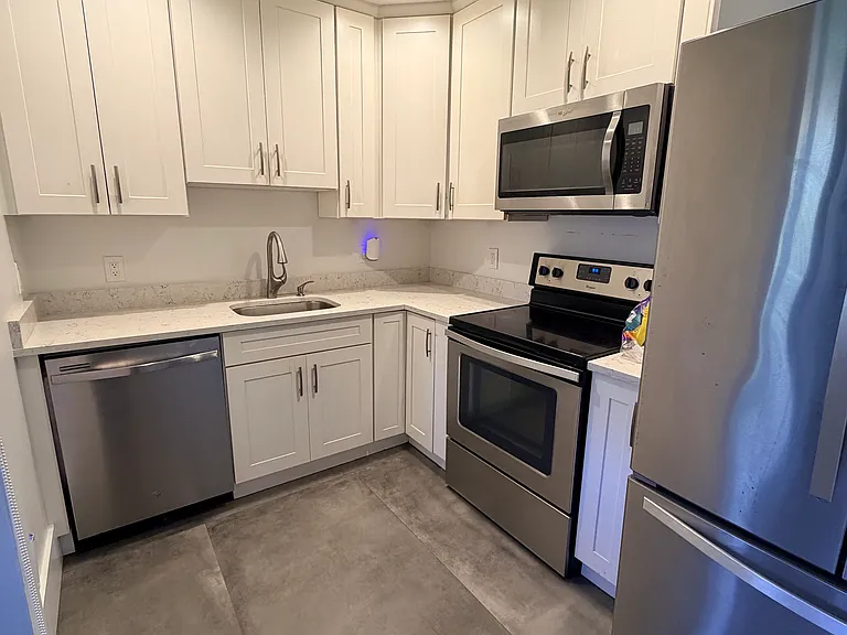 1531 Gabriel St — Photo 16