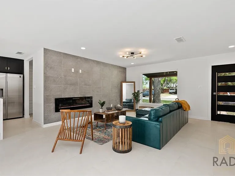 1713 Hibiscus Ave — Photo 4